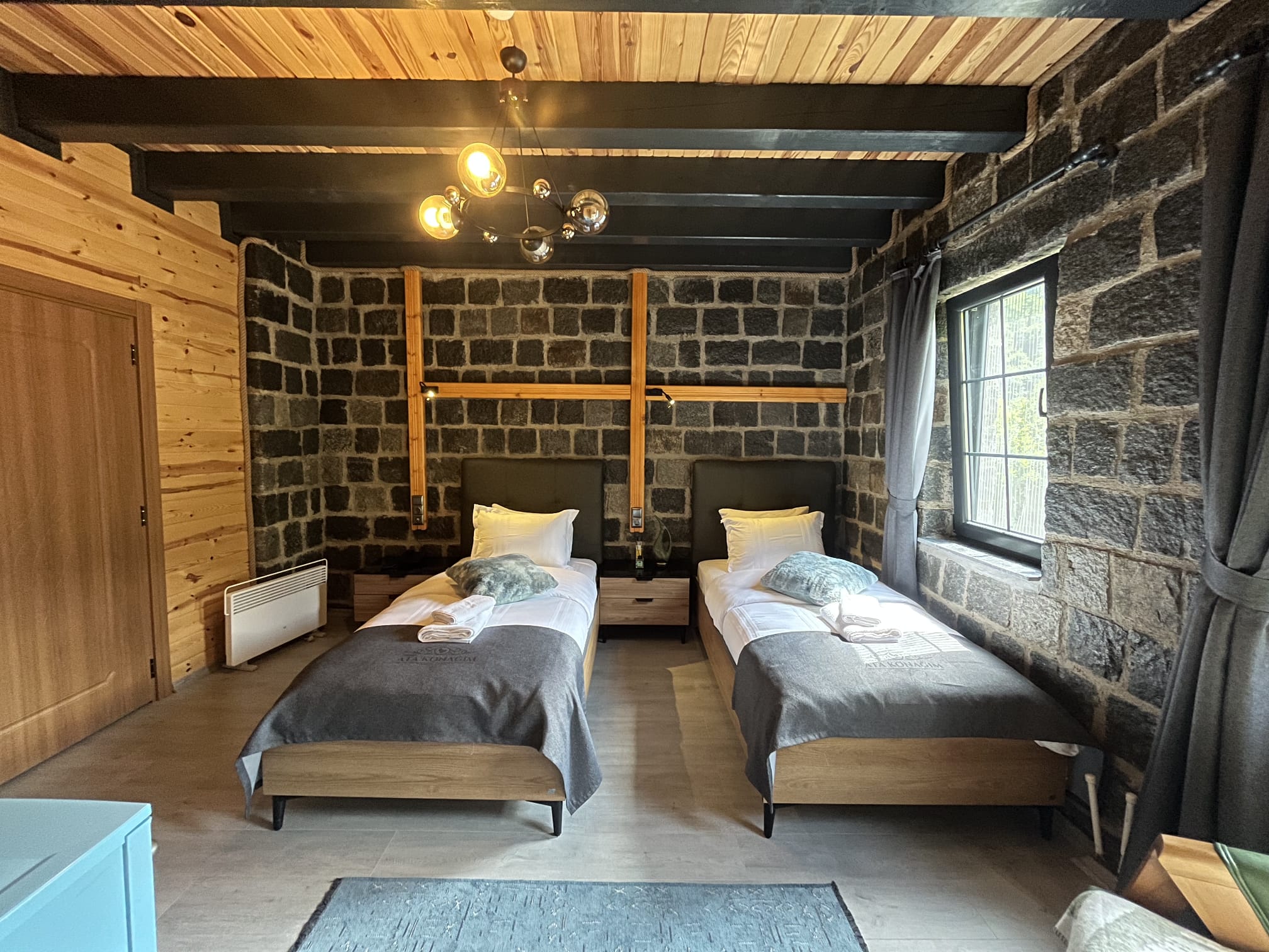 Taş ve Ahşap Mimarili Otel Odası - Rize Çamlıhemşin Konaklama