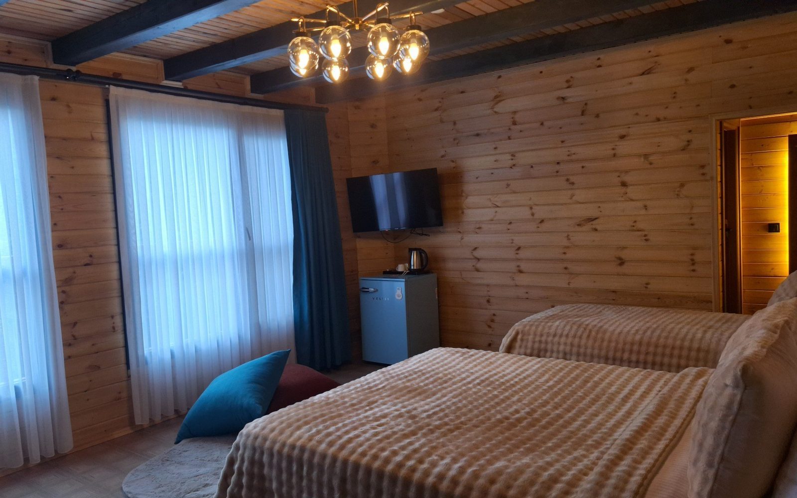 Interior view of standard room number 203, Çamlıhemşin, Rize.