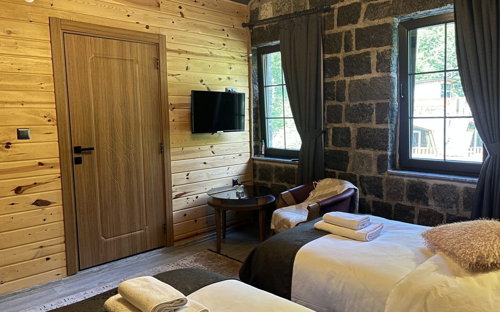 Room number 102 with two separate beds, Çamlıhemşin, Rize
