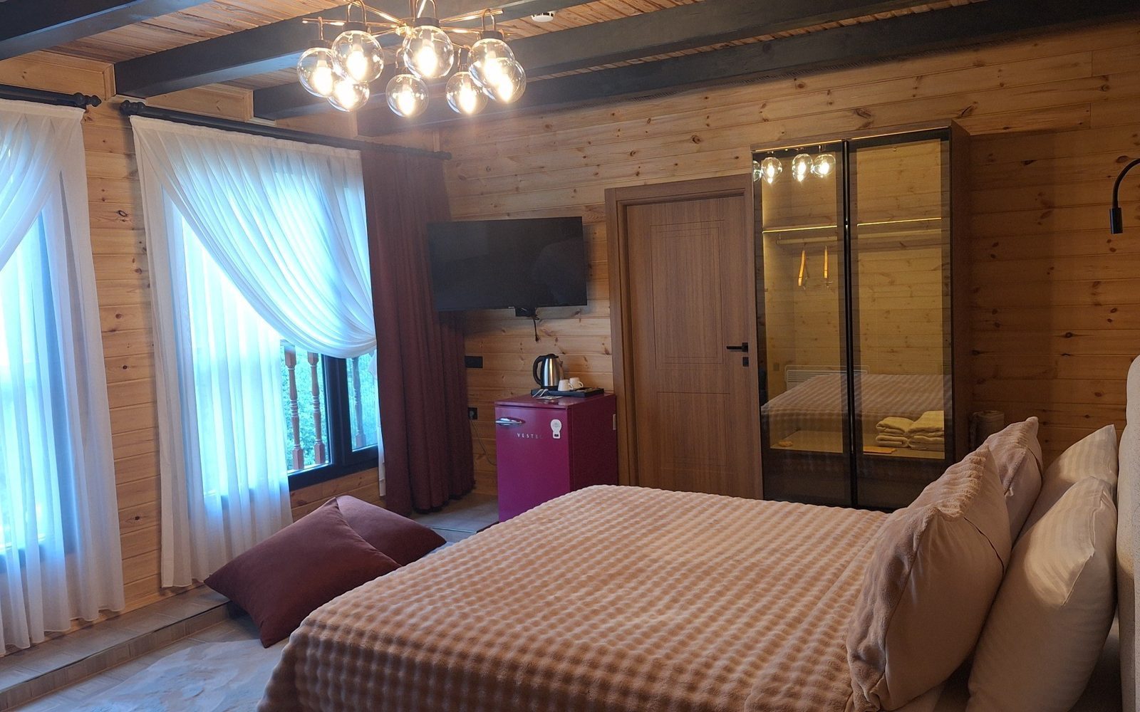 Interior view of standard room number 202, Çamlıhemşin, Rize.