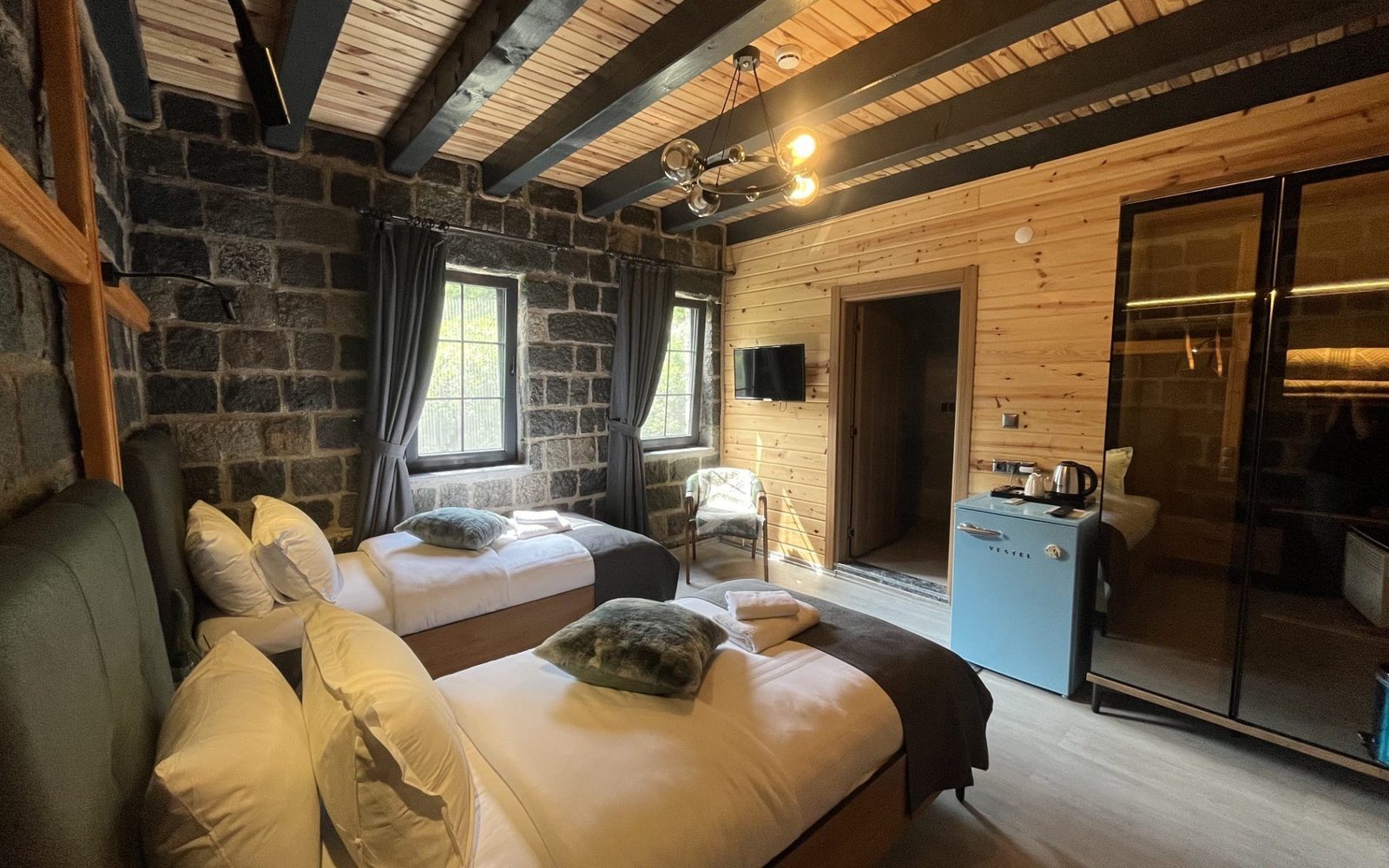 Room number 103 with two separate beds, Çamlıhemşin, Rize